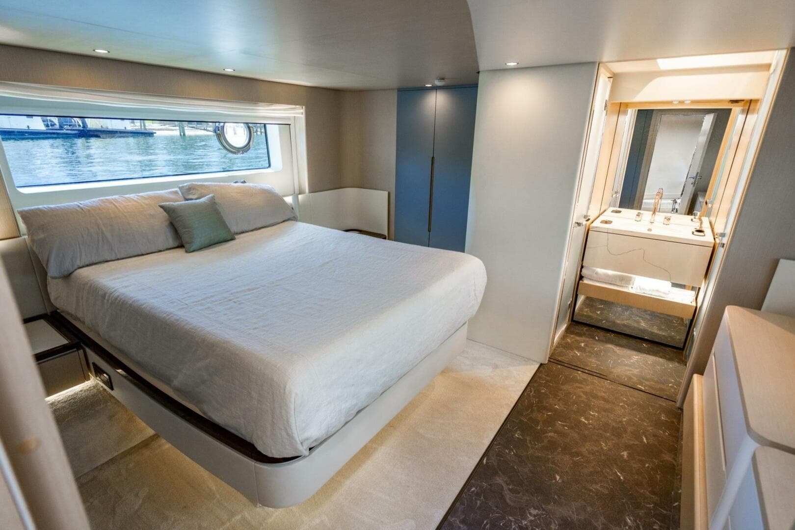 2023 Azimut Fly 68 — photo 16