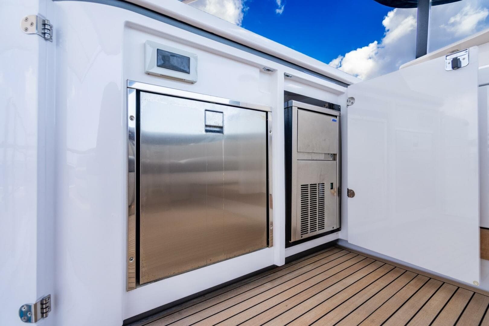 2023 Azimut Fly 68 — photo 31