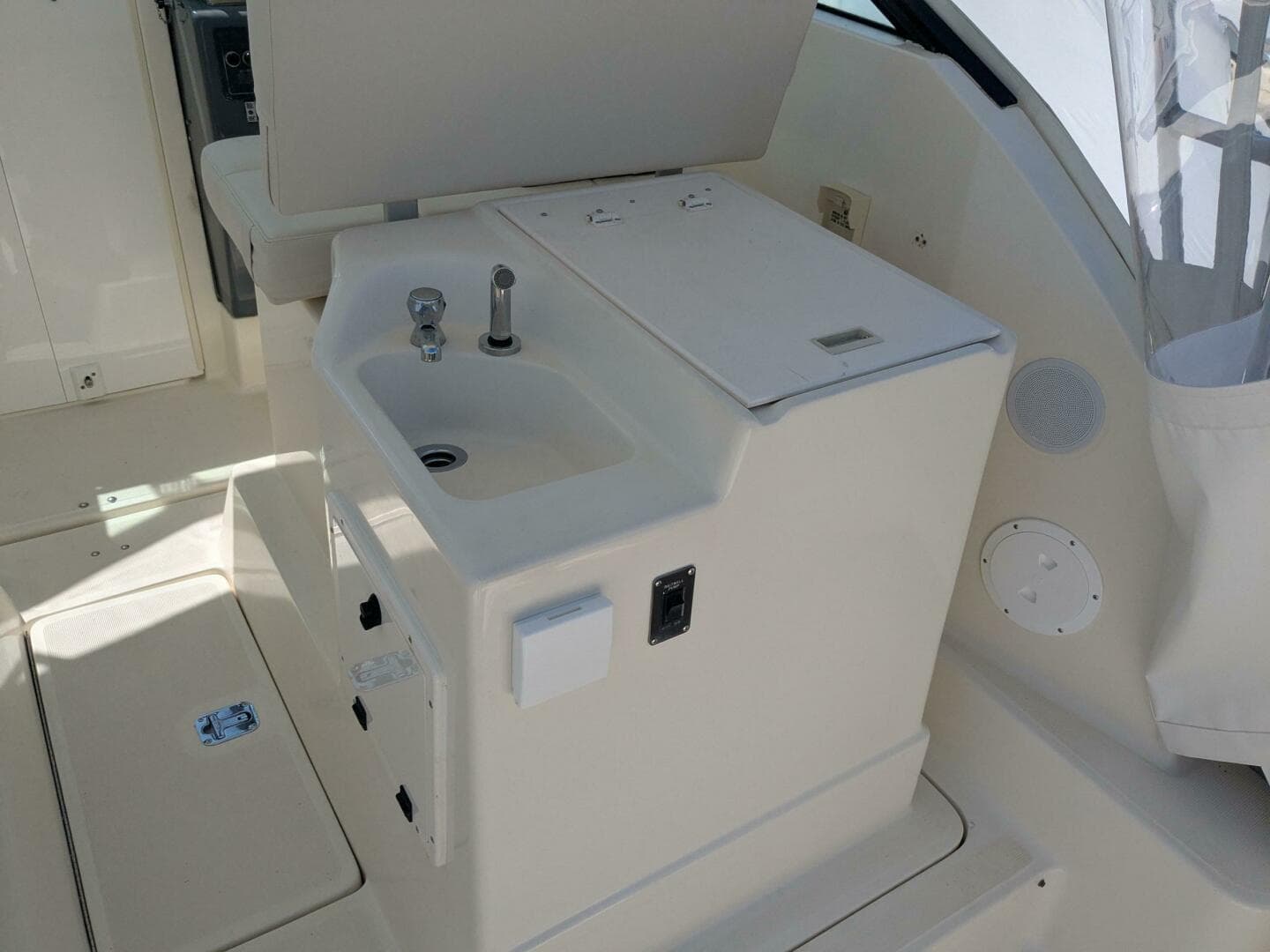 1995 Tiara Yachts 29 Open — photo 10