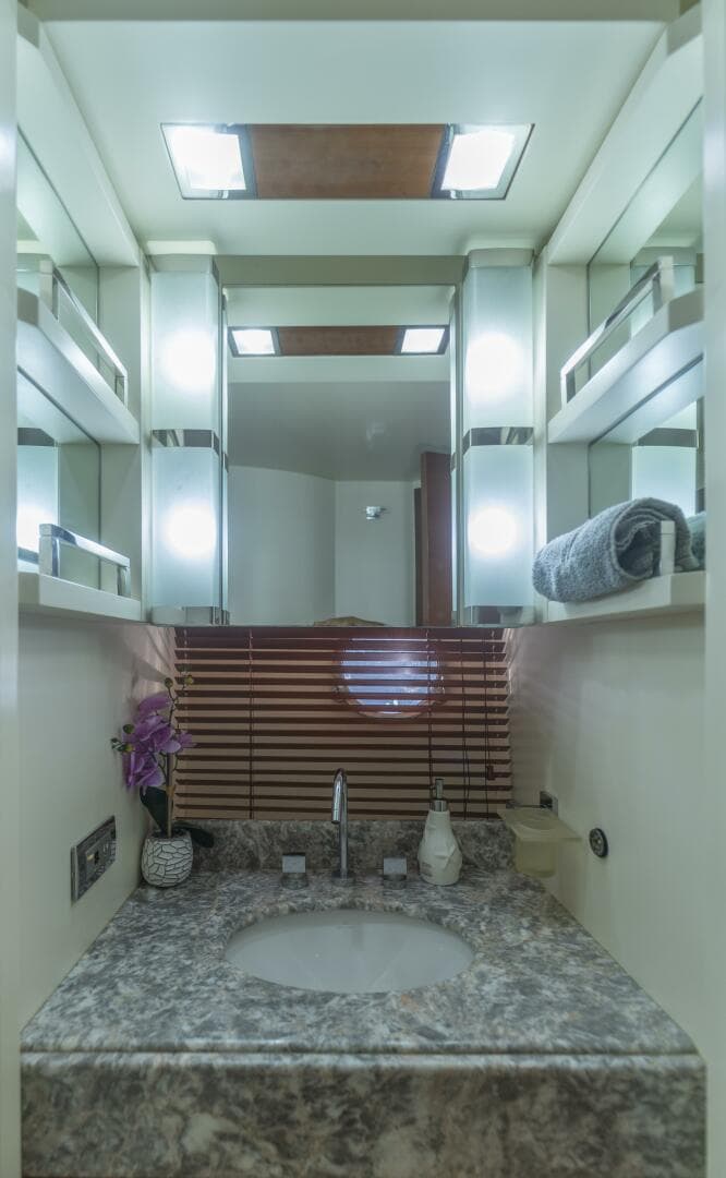 2008 Azimut 75 — photo 105