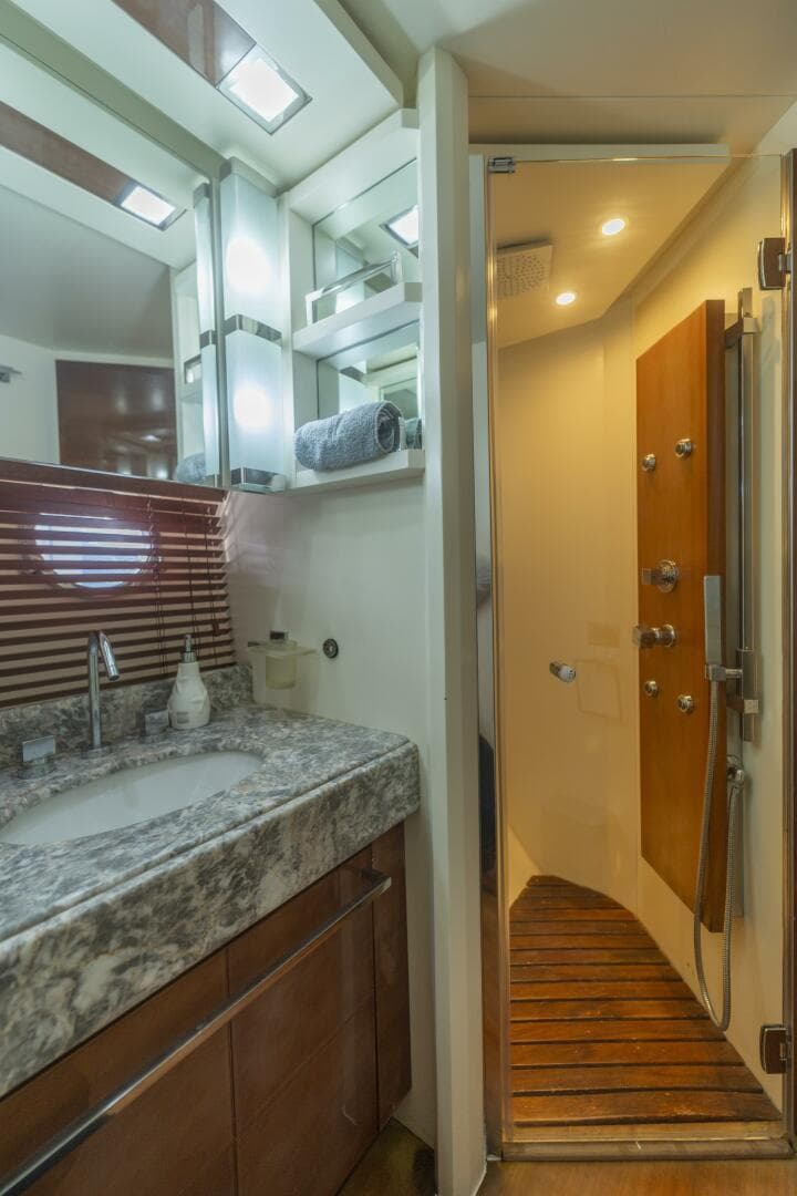 2008 Azimut 75 — photo 107