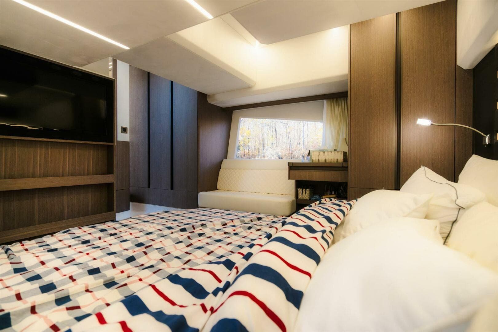 2023 Galeon 425 Hts — photo 13