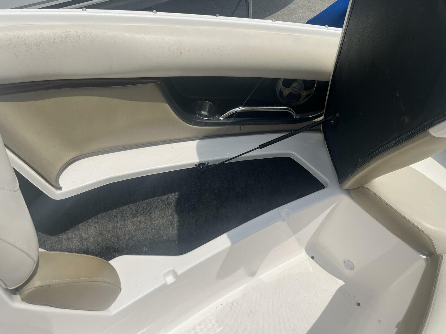 2011 Regal 2300 — photo 12