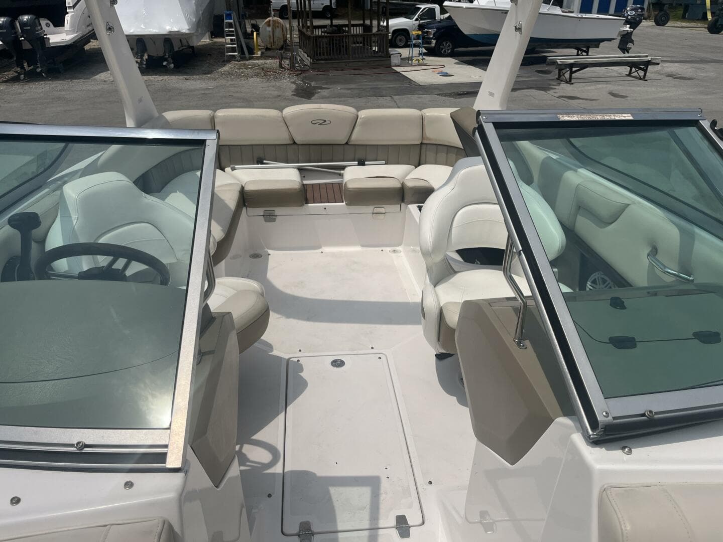 2011 Regal 2300 — photo 9