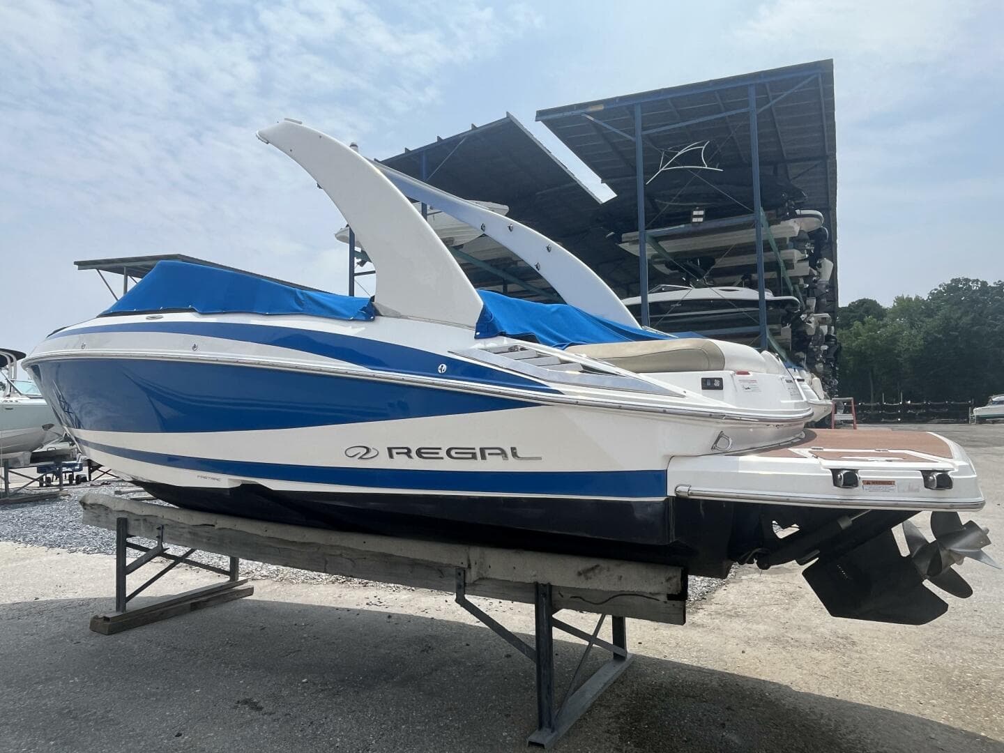 2011 Regal 2300 — photo 3