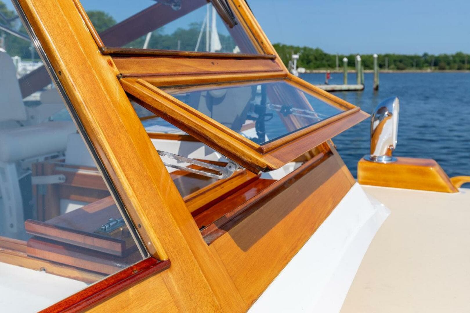 2000 Morris Wolf Class 44 — photo 10