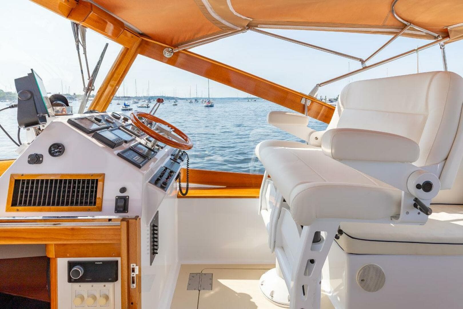 2000 Morris Wolf Class 44 — photo 17