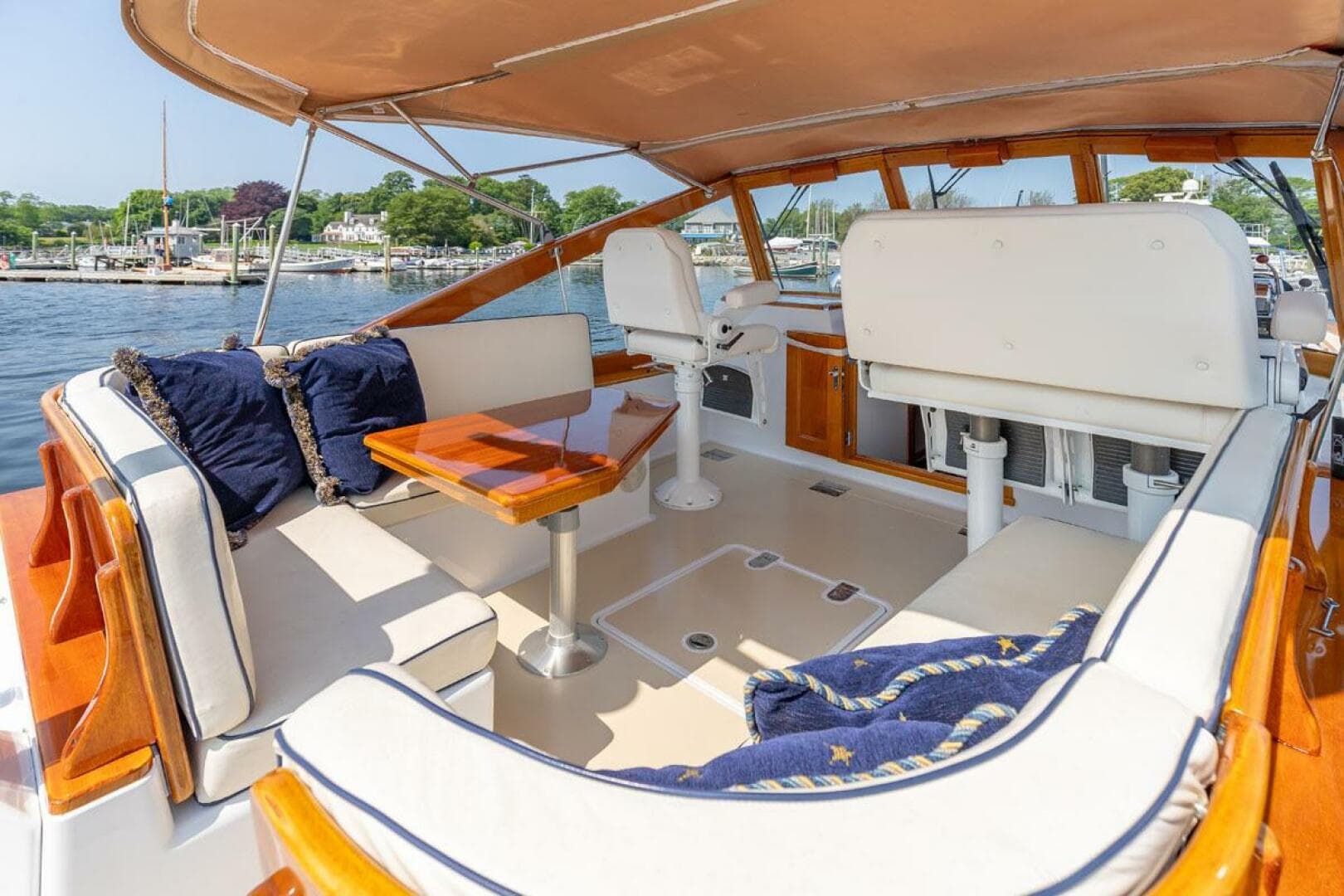 2000 Morris Wolf Class 44 — photo 15