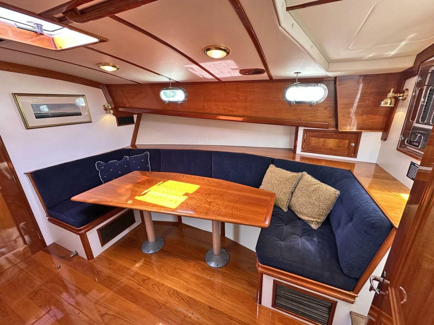 2000 Morris Wolf Class 44 — photo 21