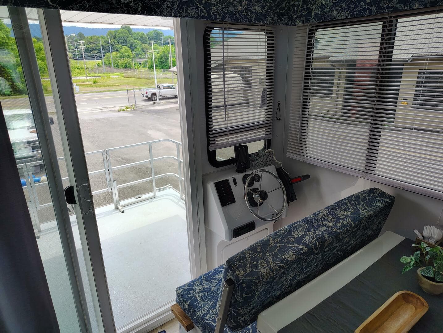 2017 Catamaran Cruisers Lil Hobo 31 — photo 8