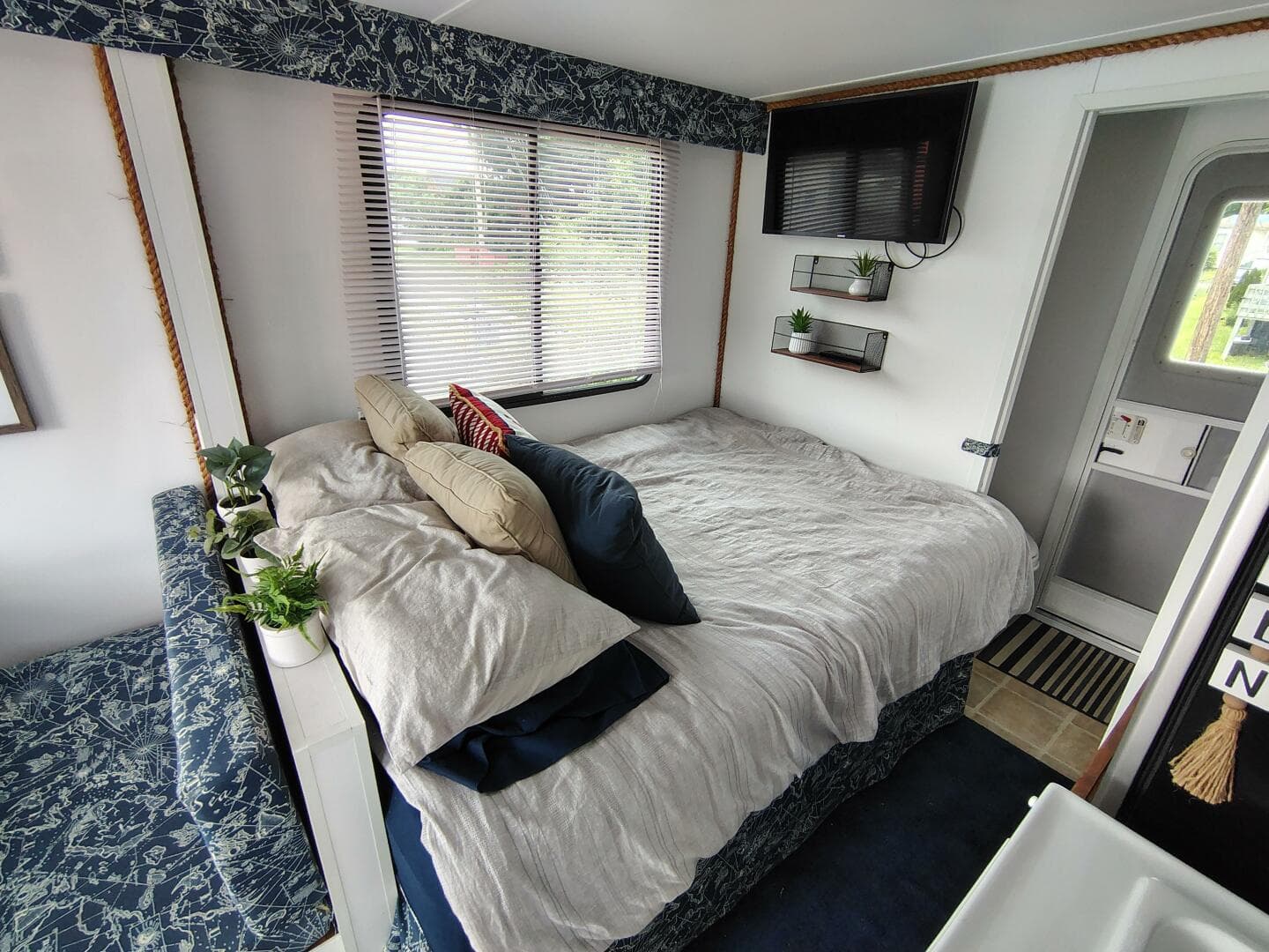 2017 Catamaran Cruisers Lil Hobo 31 — photo 11