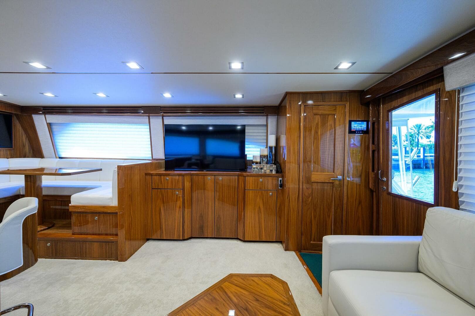 2021 Viking 72 Convertible — photo 5