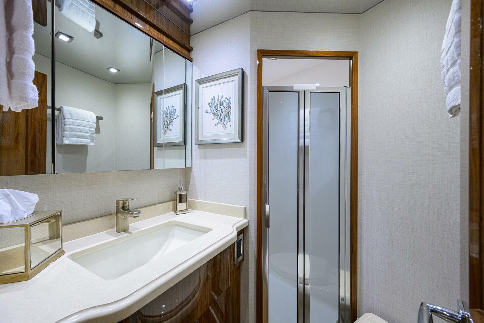 2021 Viking 72 Convertible — photo 19