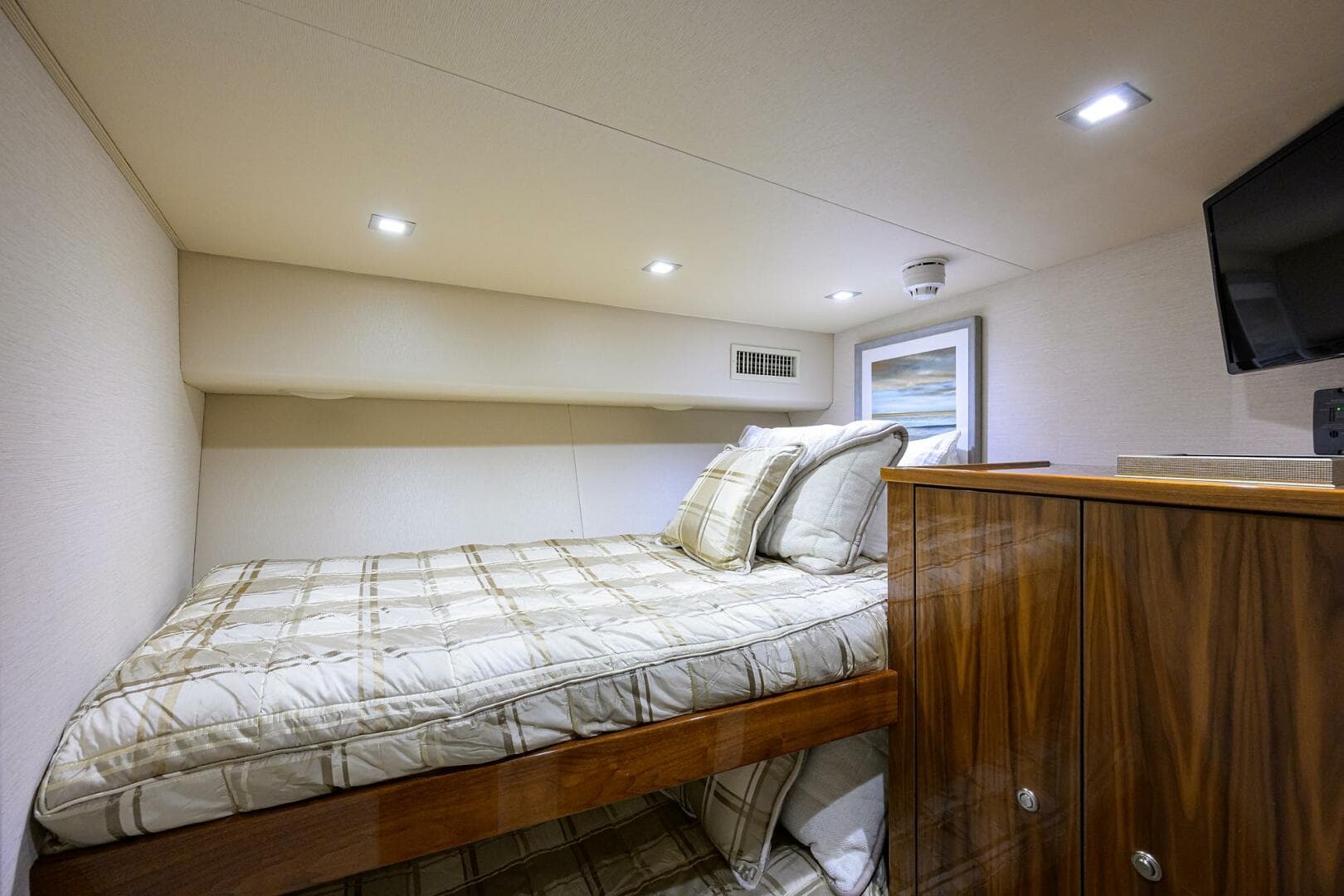 2021 Viking 72 Convertible — photo 20