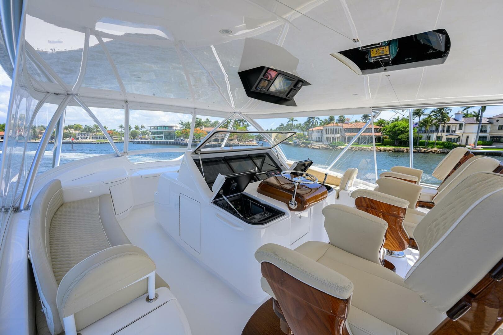 2021 Viking 72 Convertible — photo 27