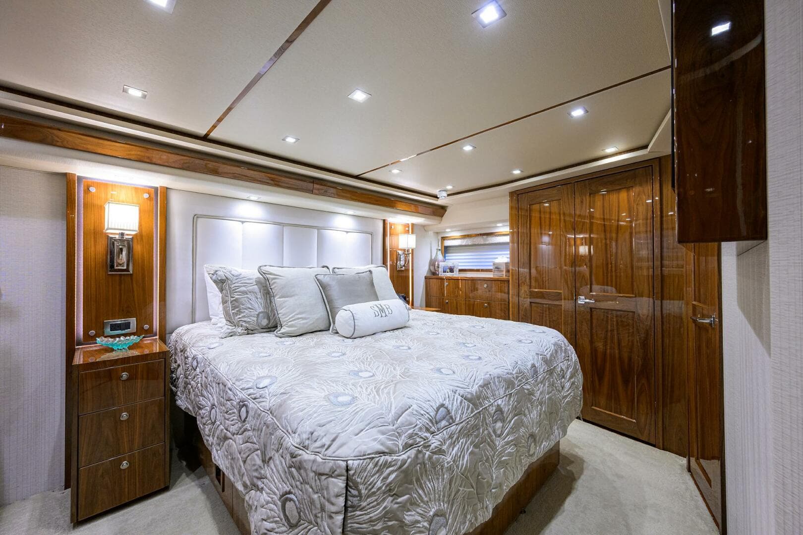 2021 Viking 72 Convertible — photo 12