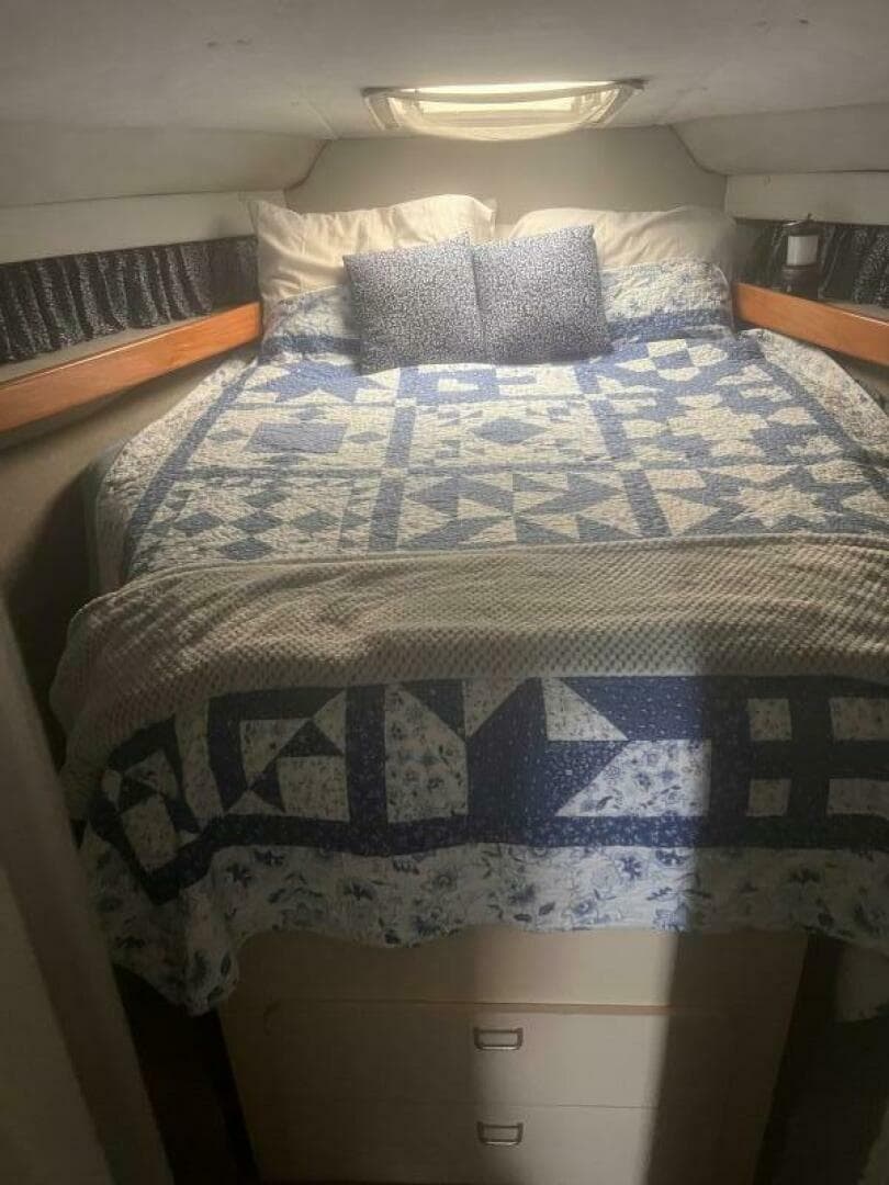 1990 Luhrs 3400 — photo 25