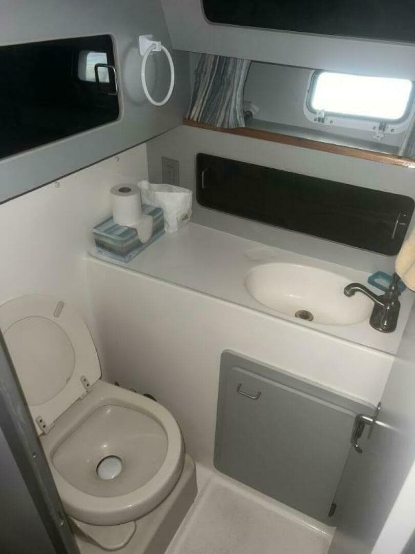 1990 Luhrs 3400 — photo 28