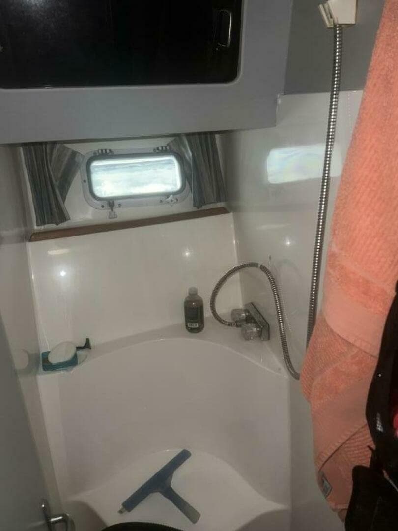 1990 Luhrs 3400 — photo 29