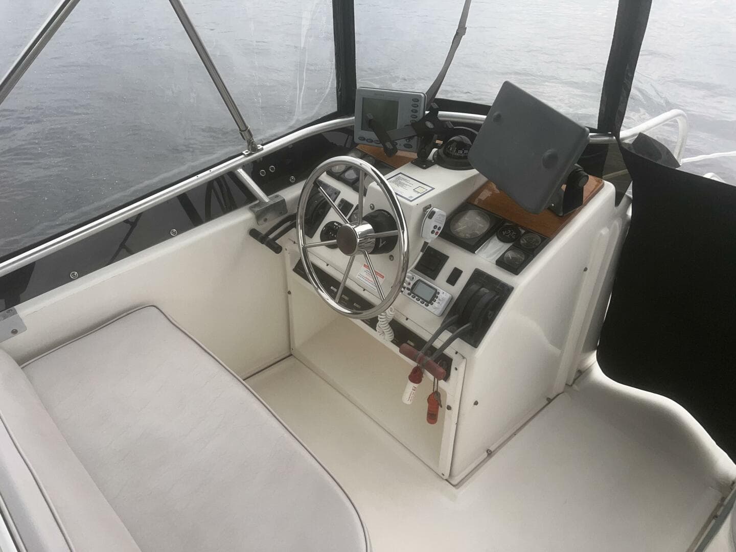 1990 Luhrs 3400 — photo 7