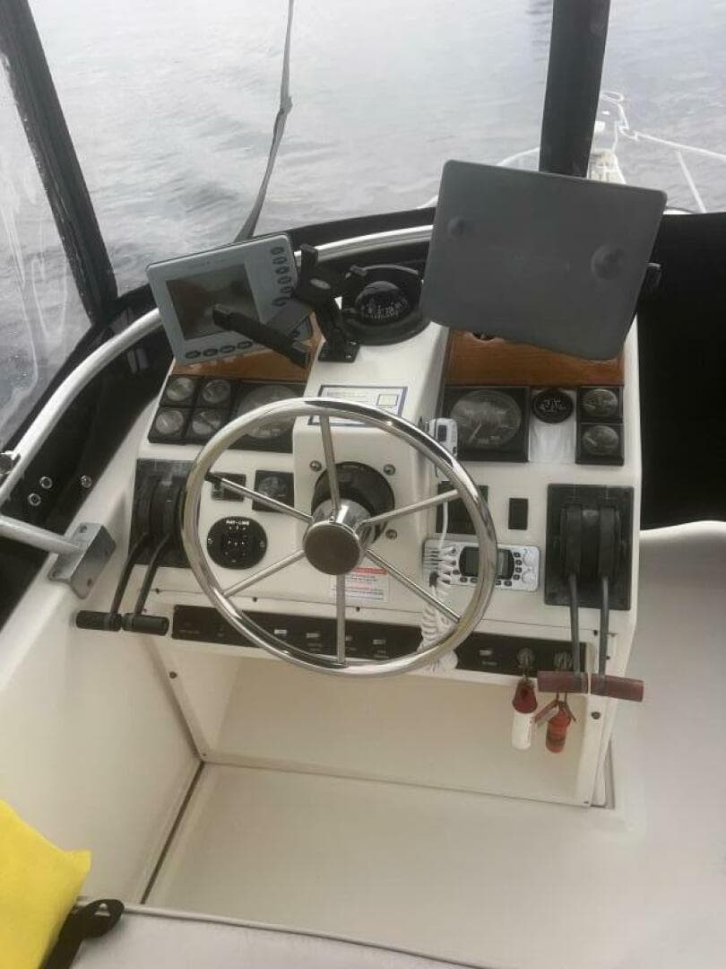 1990 Luhrs 3400 — photo 6