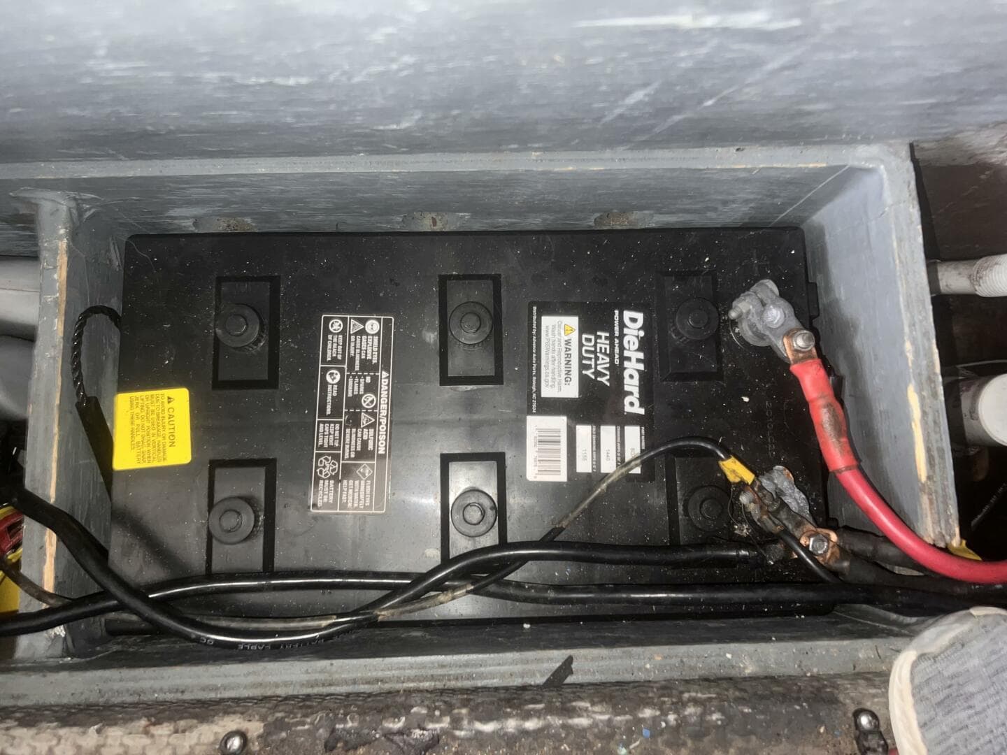 1990 Luhrs 3400 — photo 30