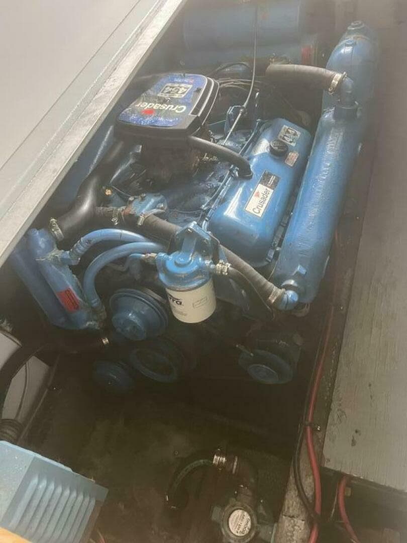 1990 Luhrs 3400 — photo 31