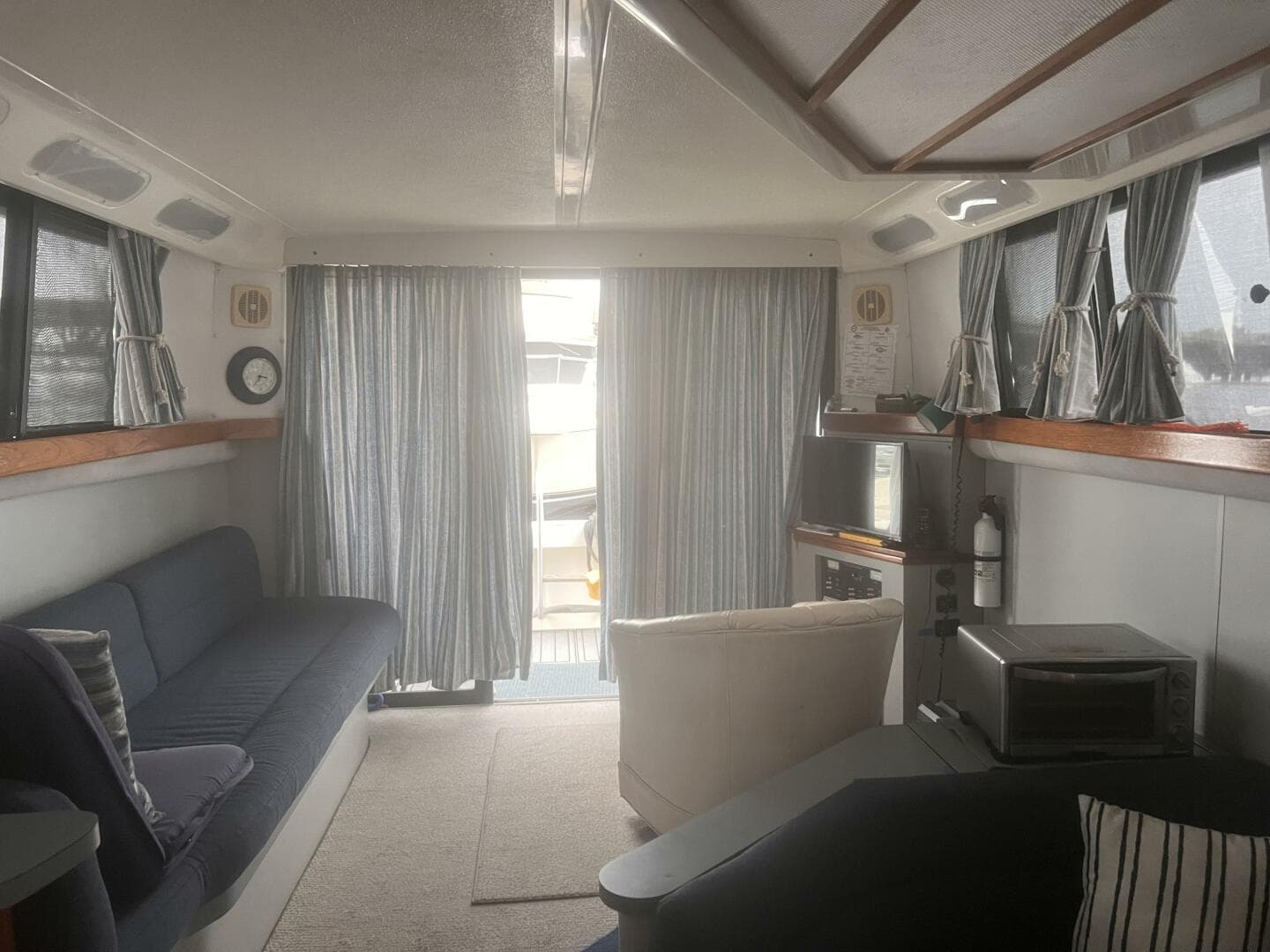 1990 Luhrs 3400 — photo 16