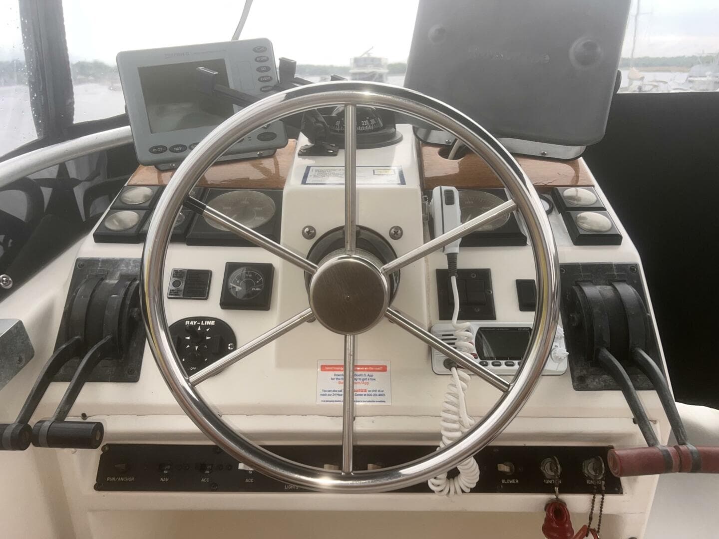 1990 Luhrs 3400 — photo 5
