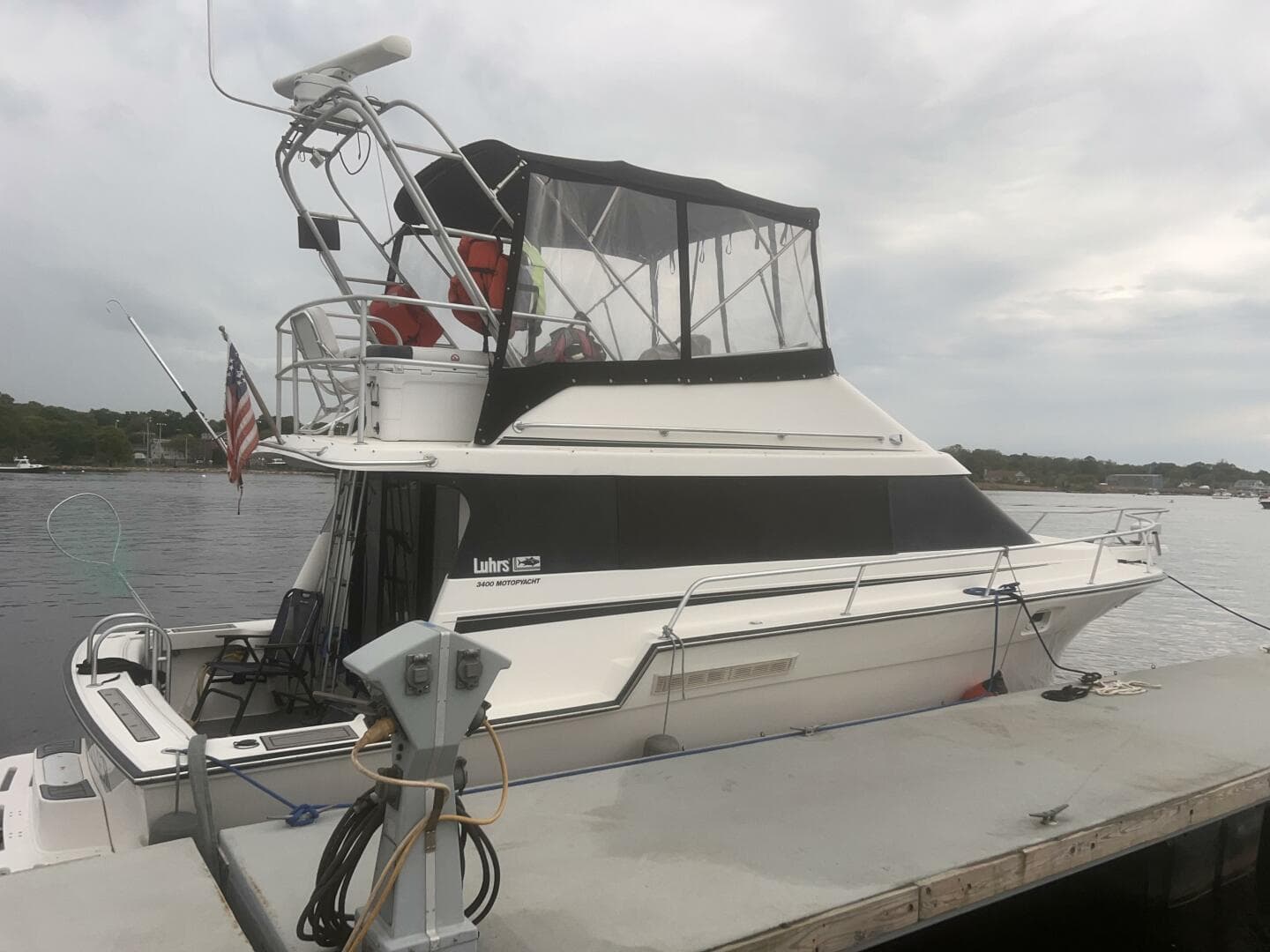 1990 Luhrs 3400 — photo 1