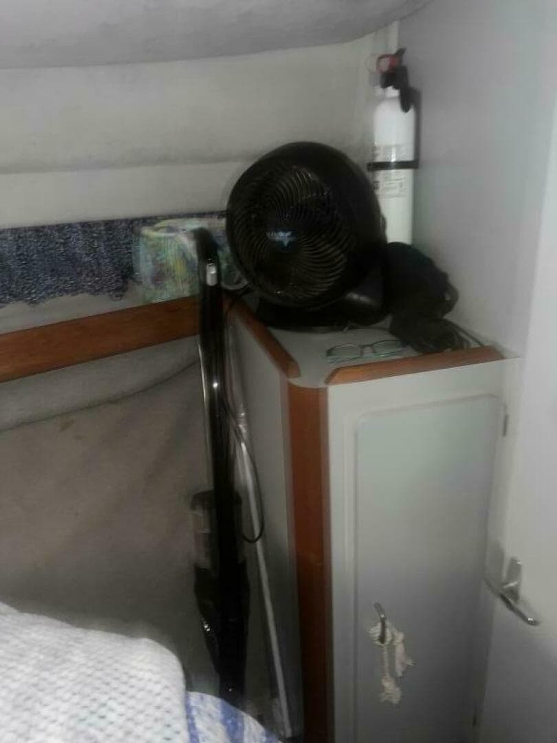 1990 Luhrs 3400 — photo 27