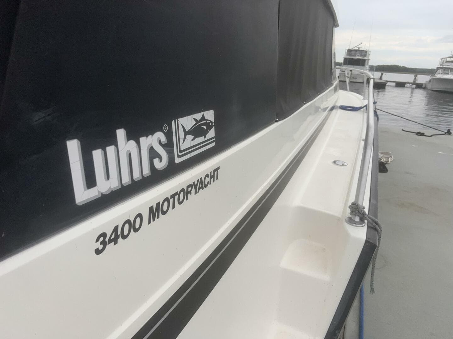 1990 Luhrs 3400 — photo 13