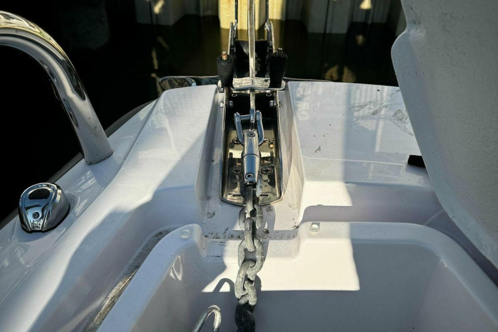 2023 Axopar 28 Cabin — photo 6