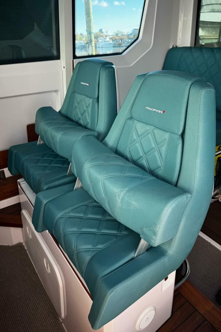 2023 Axopar 28 Cabin — photo 12