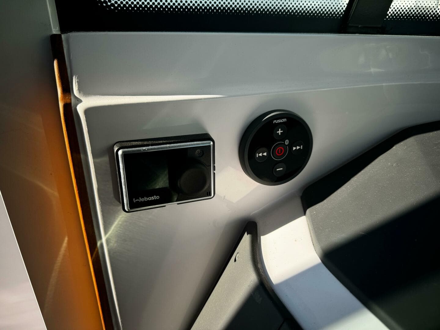 2023 Axopar 28 Cabin — photo 9