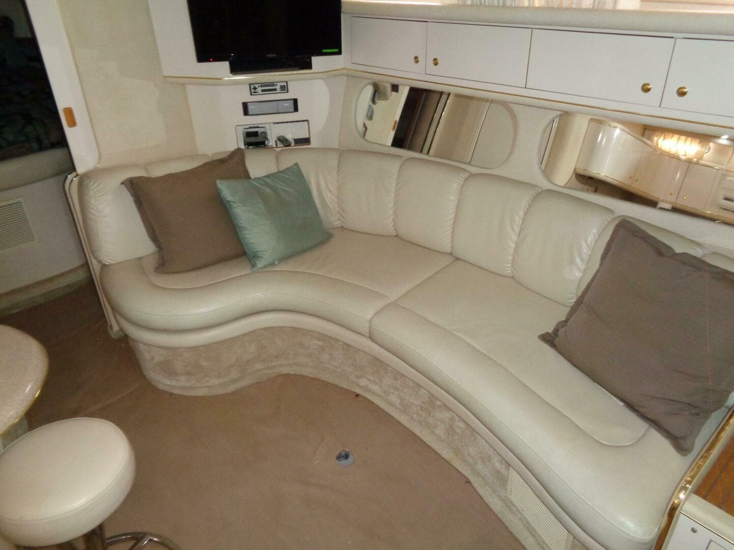 1997 Sea Ray 370 Sundancer — photo 35