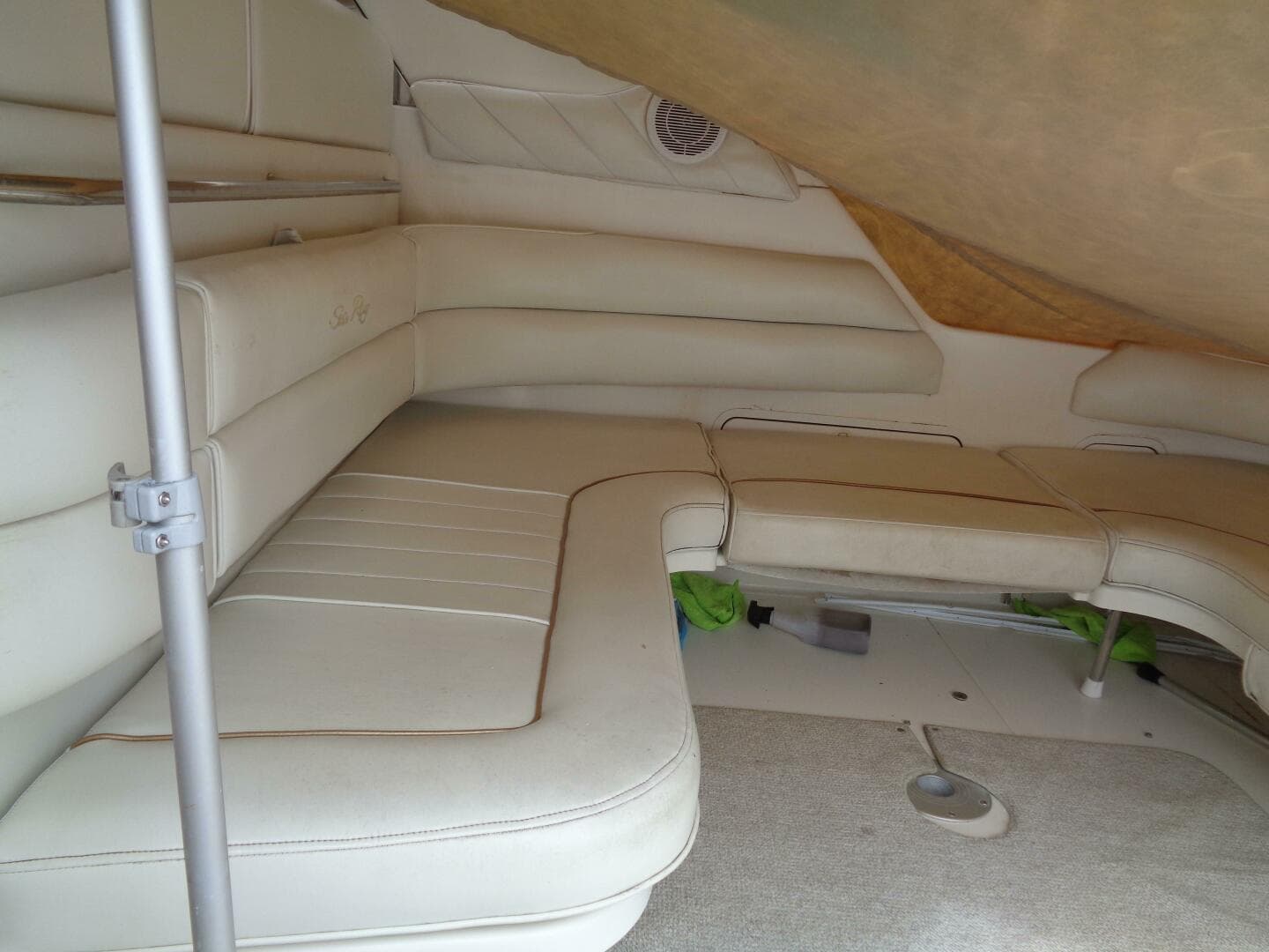 1997 Sea Ray 370 Sundancer — photo 37