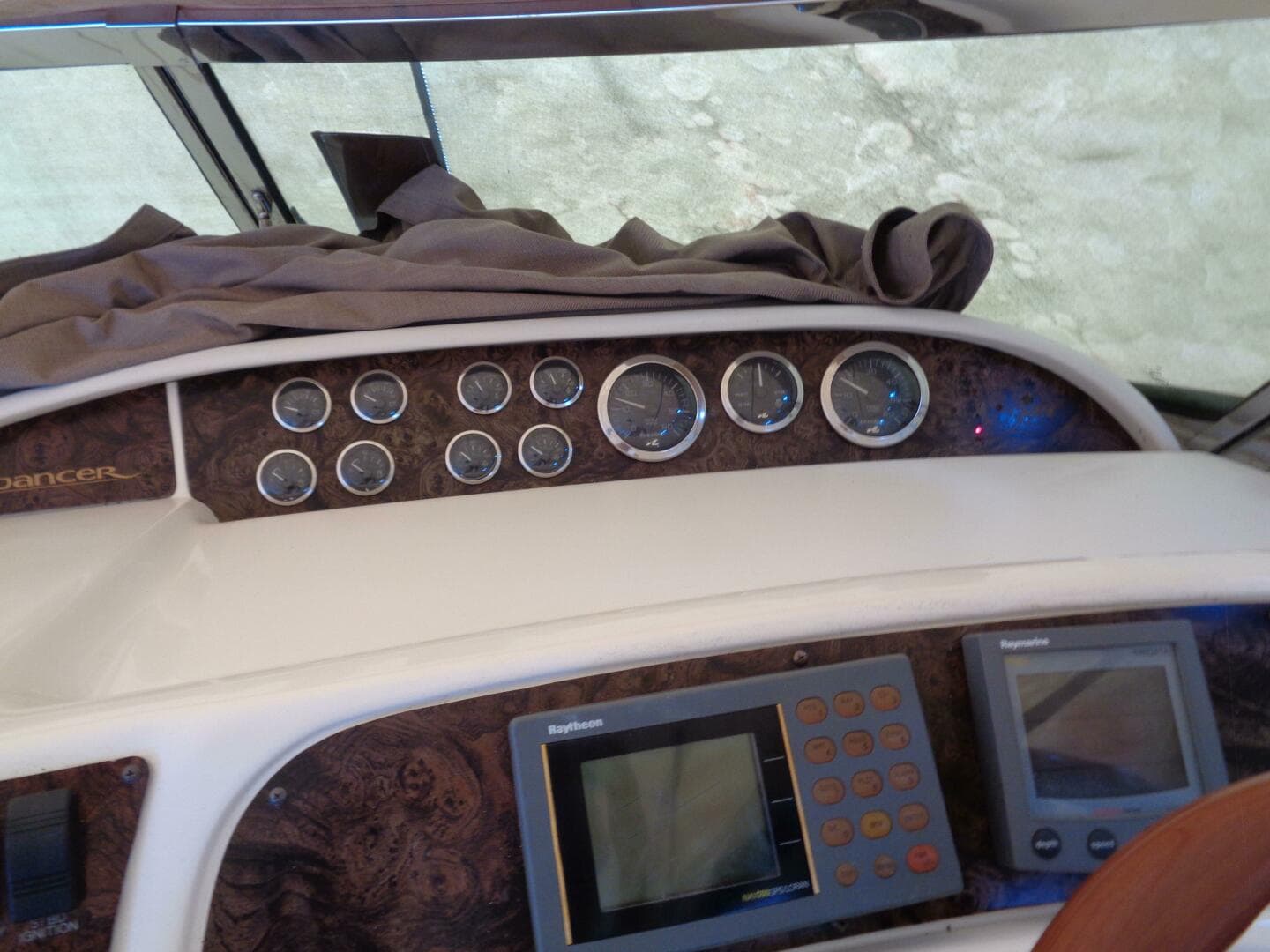 1997 Sea Ray 370 Sundancer — photo 12