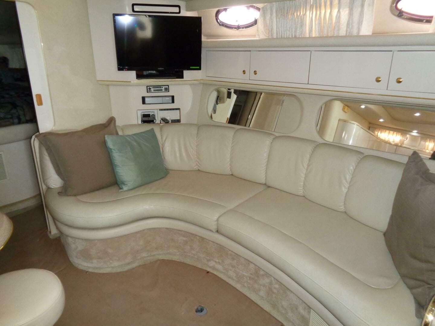 1997 Sea Ray 370 Sundancer — photo 16