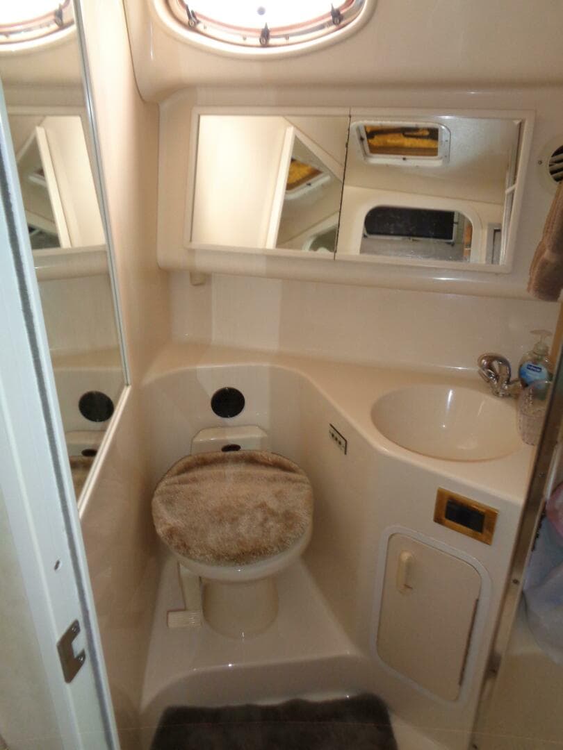 1997 Sea Ray 370 Sundancer — photo 27