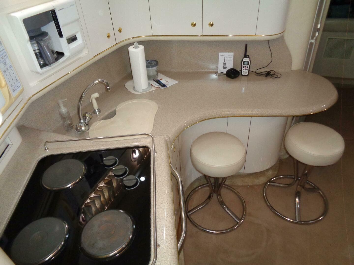 1997 Sea Ray 370 Sundancer — photo 34