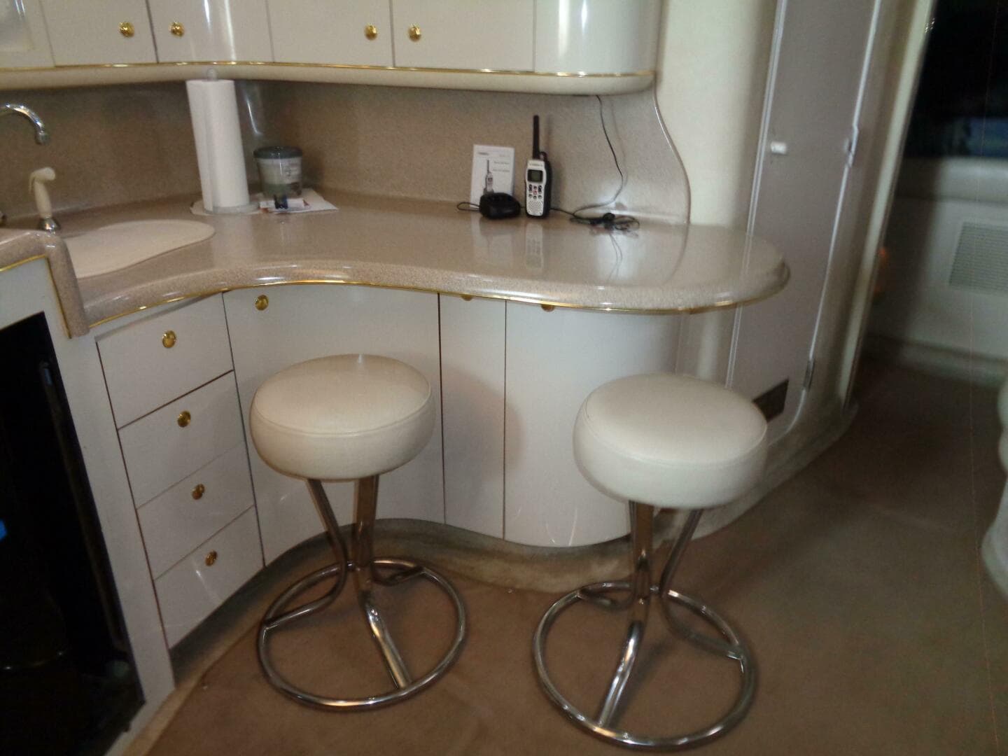 1997 Sea Ray 370 Sundancer — photo 15