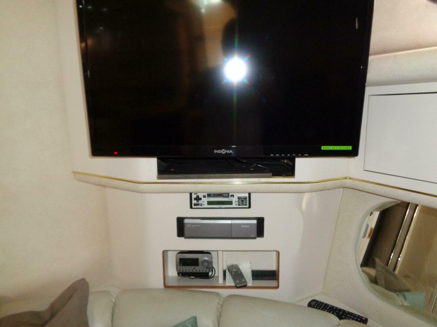 1997 Sea Ray 370 Sundancer — photo 19