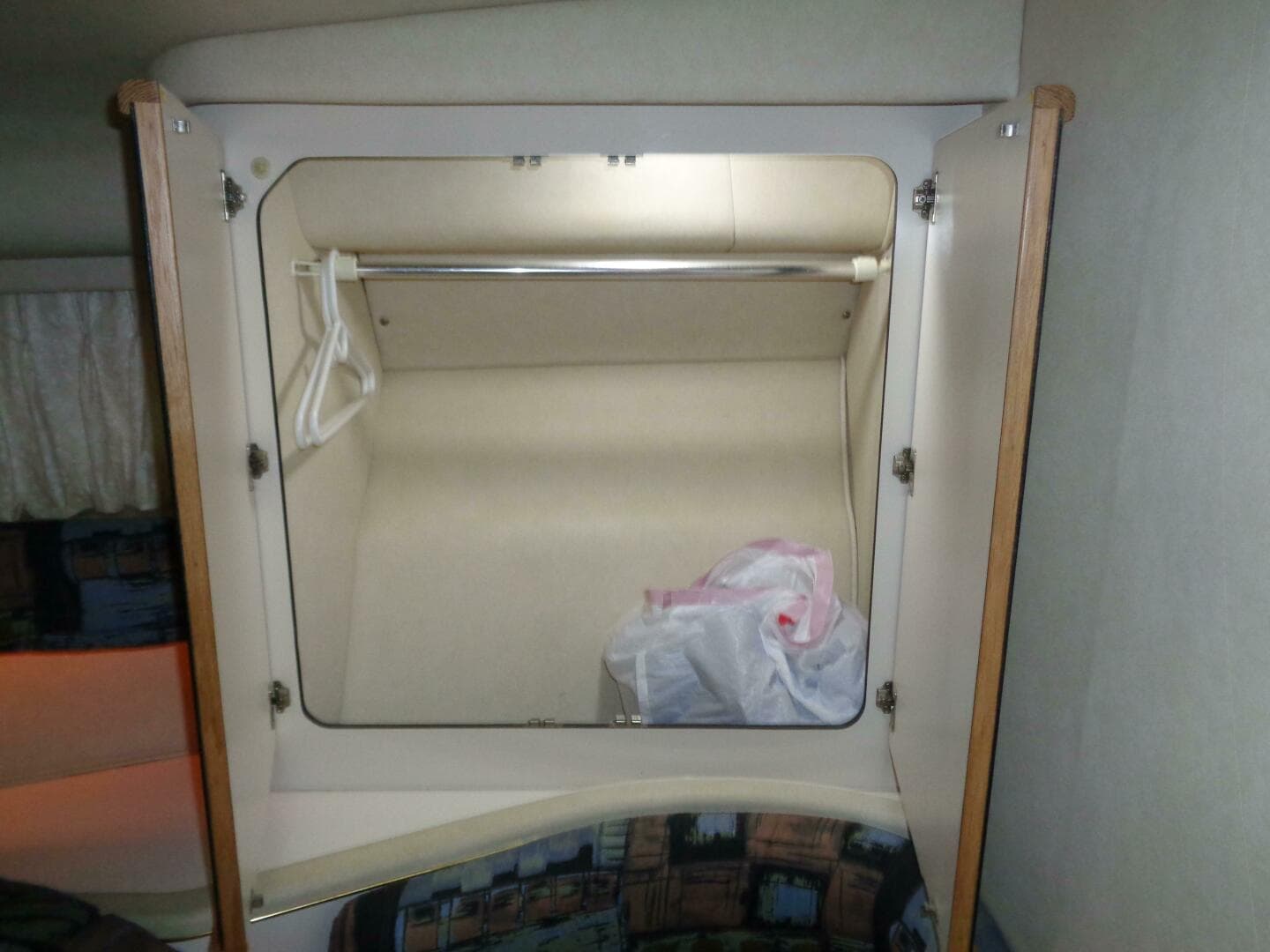 1997 Sea Ray 370 Sundancer — photo 22