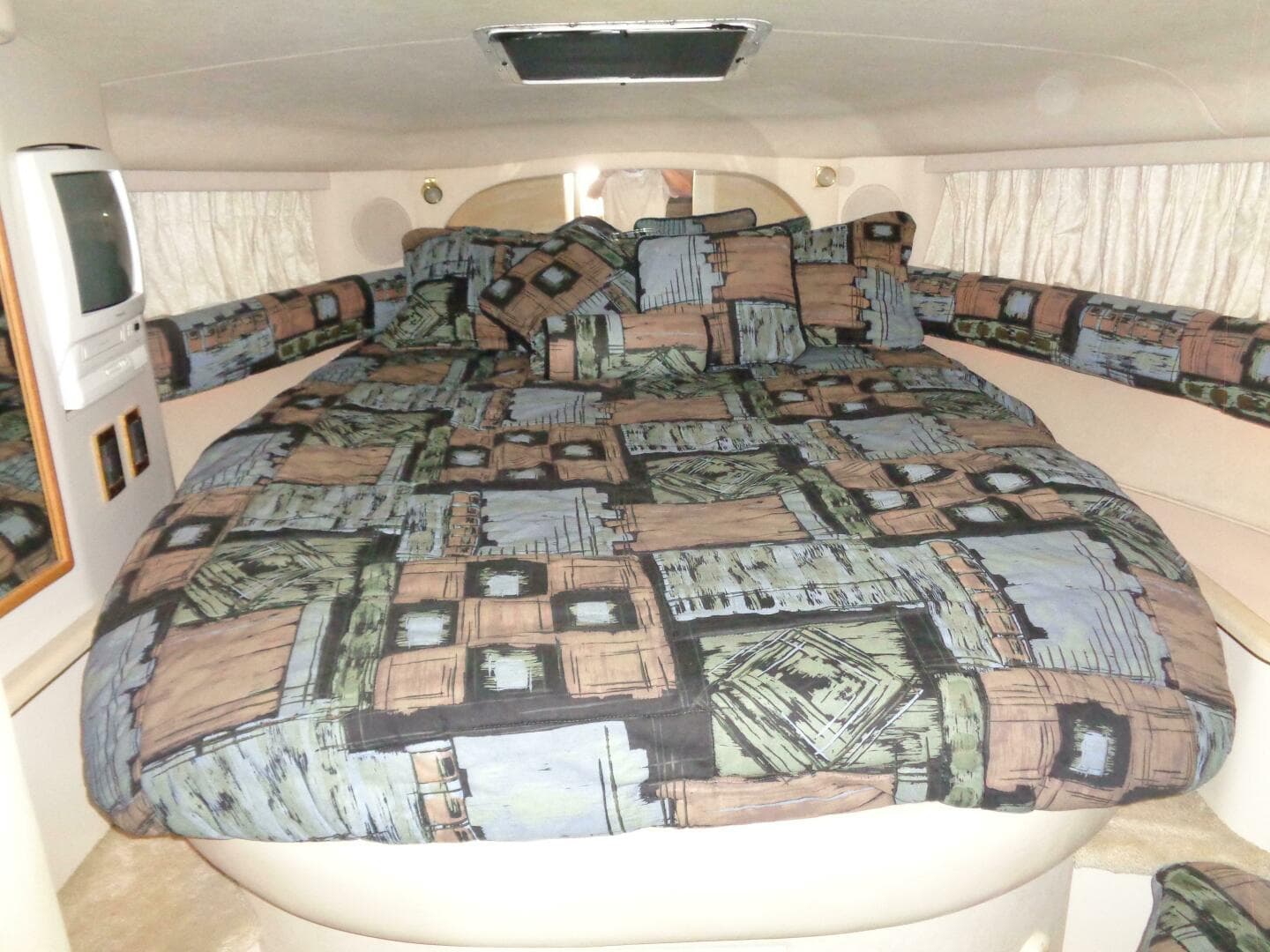 1997 Sea Ray 370 Sundancer — photo 24