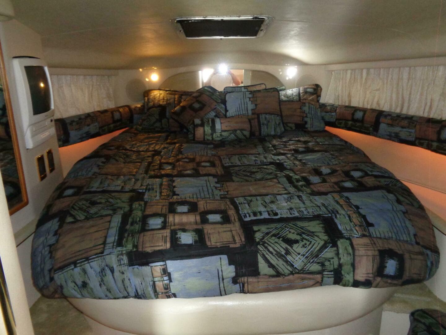 1997 Sea Ray 370 Sundancer — photo 21