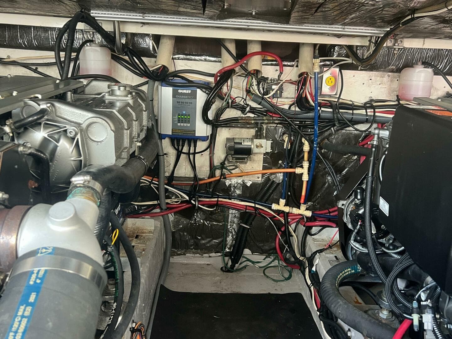 1997 Pursuit 3000 Offshore Express — photo 17