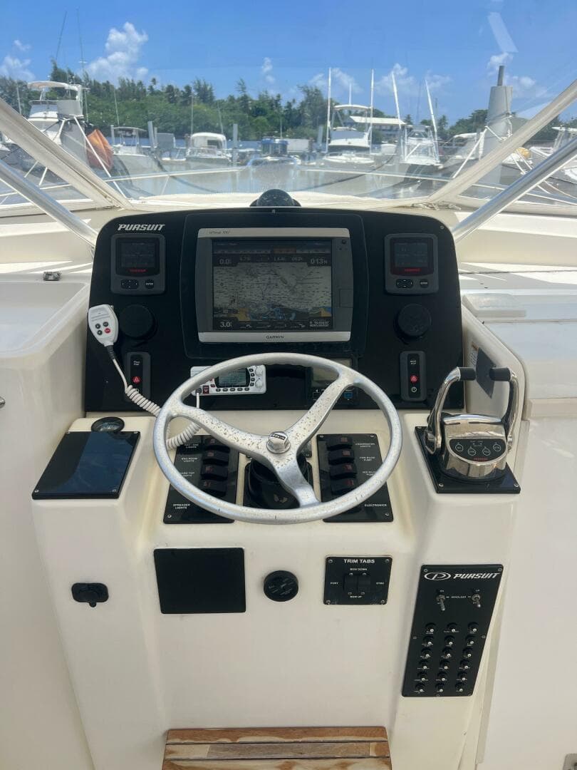 1997 Pursuit 3000 Offshore Express — photo 7