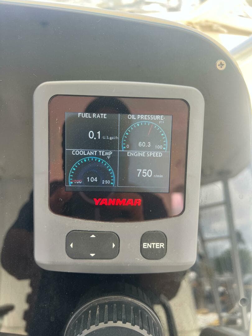 1997 Pursuit 3000 Offshore Express — photo 11