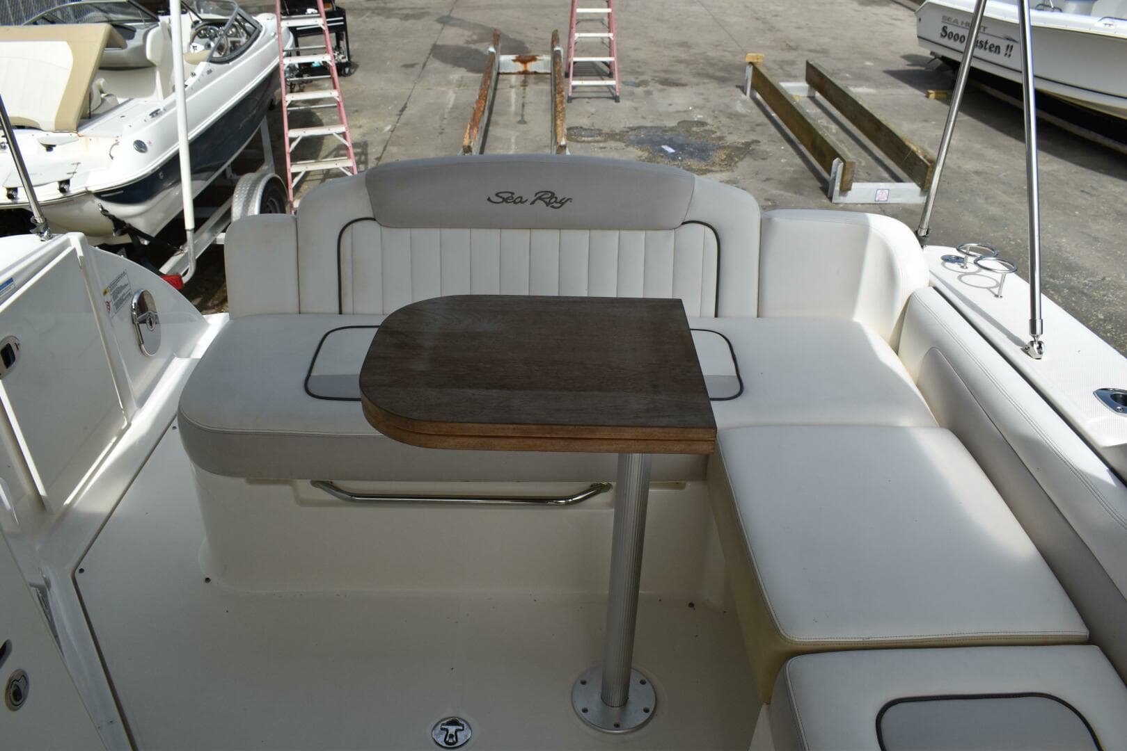 2011 Sea Ray 310 Sundancer — photo 13